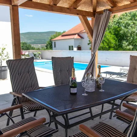 Baroque Art With Pool, Sauna And Gym *