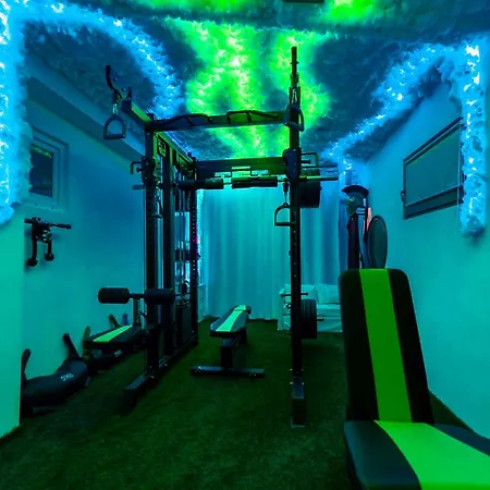 Baroque Art With Pool, Sauna And Gym * Pridraga