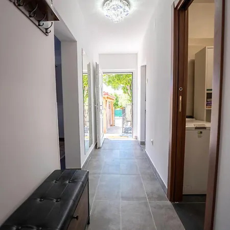 Baroque Art With Pool, Sauna And Gym *