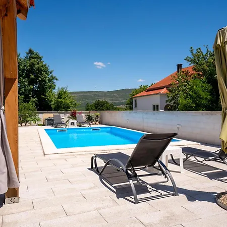 Villa Baroque Art With Pool, Sauna And Gym Pridraga