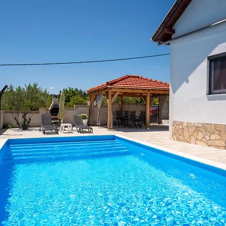 Baroque Art With Pool, Sauna And Gym Villa Pridraga