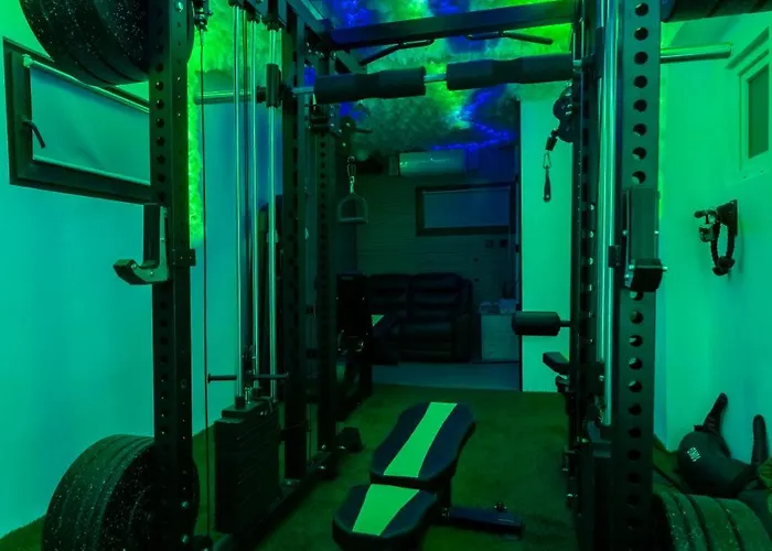 Baroque Art With Pool, Sauna And Gym *