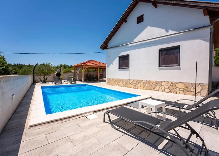 Baroque Art With Pool, Sauna And Gym Willa Pridraga