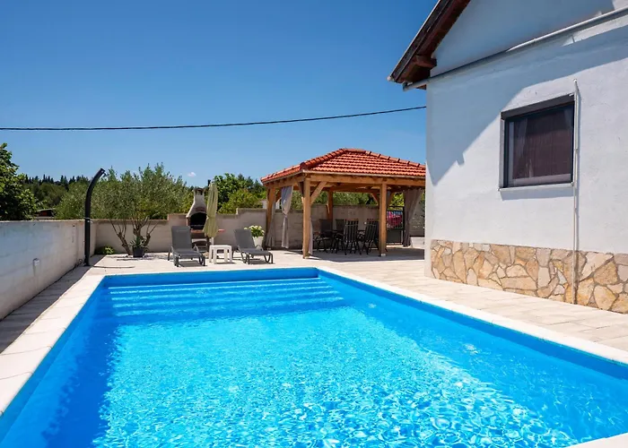 Baroque Art With Pool, Sauna And Gym Willa Pridraga