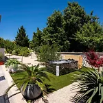 Villa Baroque Art With Pool, Sauna And Gym
