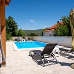 Villa Baroque Art With Pool, Sauna And Gym Pridraga