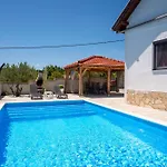 Baroque Art With Pool, Sauna And Gym Villa Pridraga