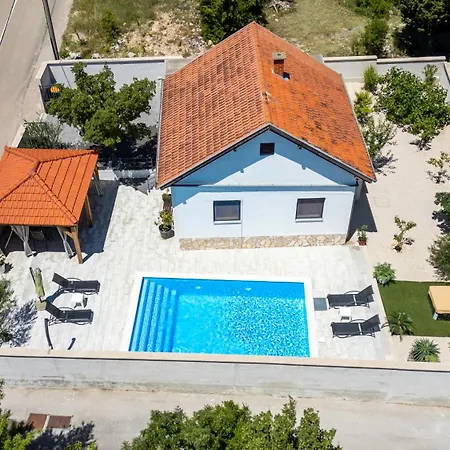 Baroque Art With Pool, Sauna And Gym Pridraga