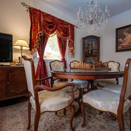 Villa Baroque Art With Pool, Sauna And Gym *